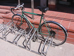 https://upload.wikimedia.org/wikipedia/commons/thumb/d/d8/Start-Shosse_Bicycle.jpg/250px-Start-Shosse_Bicycle.jpg